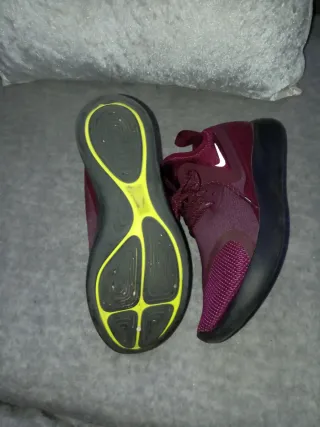 Zapatillas Nike Moradas y Negras