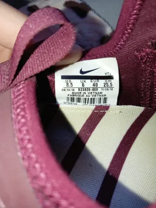 Zapatillas Nike Moradas y Negras