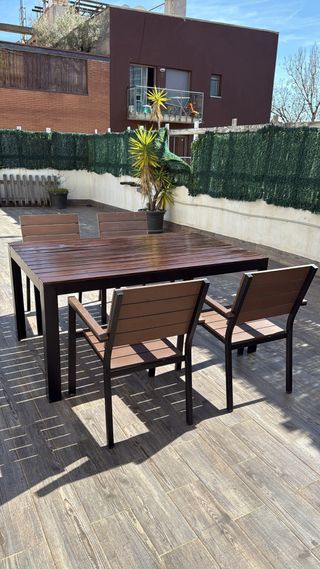 Mesa de terraza y 4 sillas de madera
