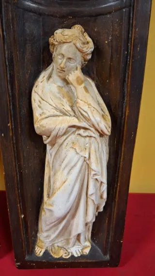 Pareja relieves religiosos escayola