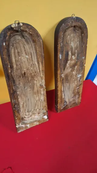 Pareja relieves religiosos escayola