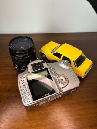 Canon EOS 350D + Lente EF-S 18-55mm