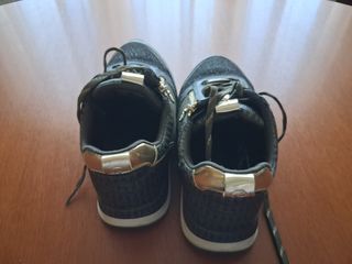 Zapatillas verdes y doradas