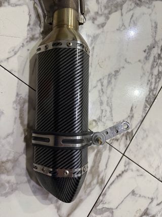 Escape Akrapovic Carbono