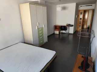 HABITACIÓN ( SALÓN) EN ALQUILER.