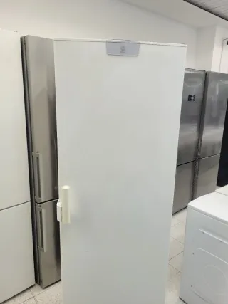 Congelador vertical 185,m + Garantía + Entrega