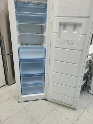 Congelador vertical 185,m + Garantía + Entrega