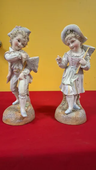 Figuras de porcelana de niños