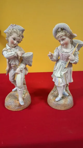 Figuras de porcelana de niños