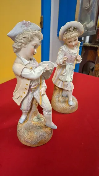 Figuras de porcelana de niños