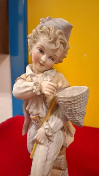 Figuras de porcelana de niños