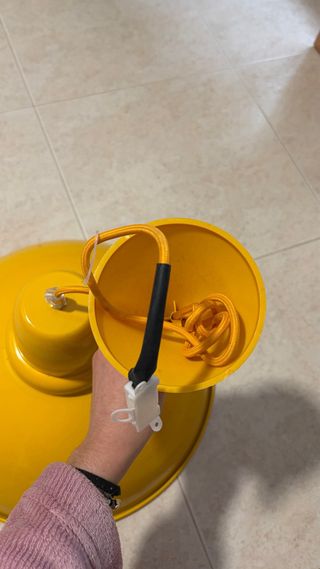 Lámpara de techo amarilla metálica