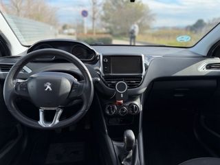 Peugeot 208 2015