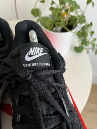 Zapatilla Nike Venture Runner Negra