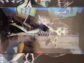 Monster High Skullector Frankie Stein Barbie