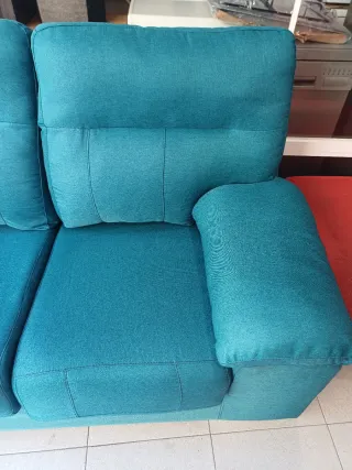 Sofá de tela azul