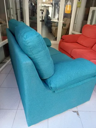 Sofá de tela azul