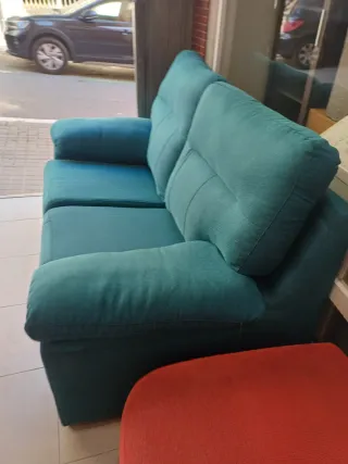 Sofá de tela azul