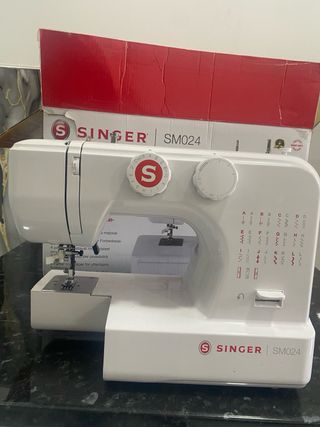 Máquina de coser SINGER SM024
