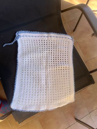 Bolsa de pan ganchillo blanco y azul
