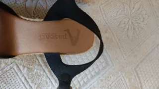 Sandalias de piel negras