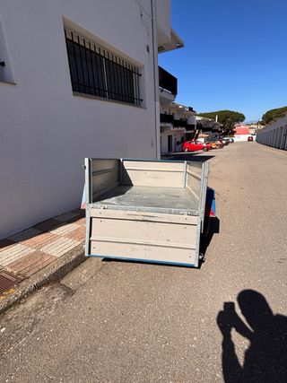 Remolque con rueda de repuesto