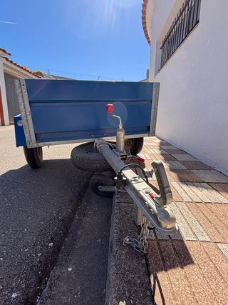 Remolque con rueda de repuesto