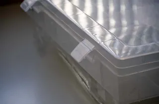 Caja organizadora de plástico con 28 compartimento