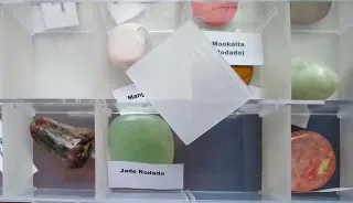 Caja organizadora de plástico con 28 compartimento