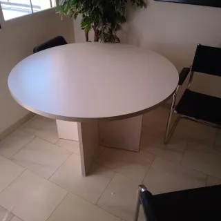 Mesa de reunión redonda oficina