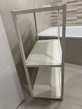 Estantería metálica blanca