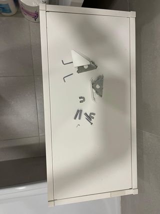 Estantería metálica blanca