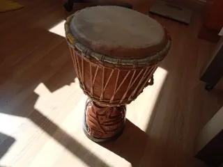 Tambor africano artesanal