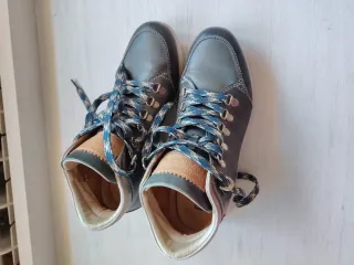 Botines de piel grises y azules