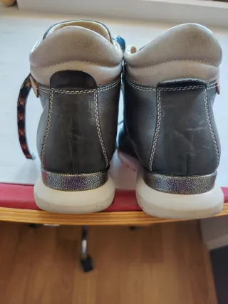 Botines de piel grises y azules