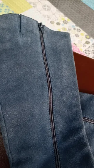 Botas de piel serraje azul tejano..