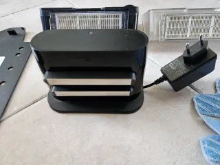 Robot aspirapolvere e lavapavimenti