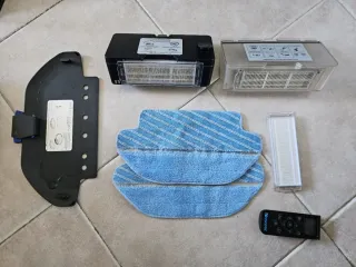 Robot aspirapolvere e lavapavimenti