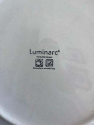 Vajilla porcelana morada y blanca