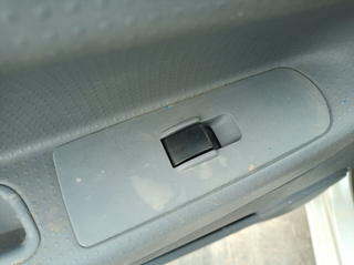 MANDO ELEVALUNAS DELANTERO DERECHO MITSUBISHI COL