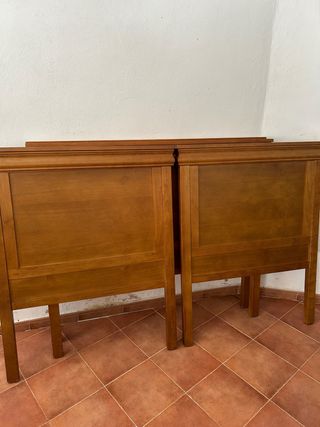 2 cabeceros pequeños de madera