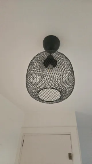 Lámpara de techo negra de metal