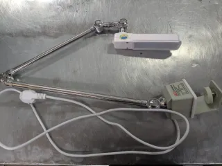 Flexo articulado plata y blanco