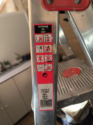 Escalera aluminio 5 peldaños