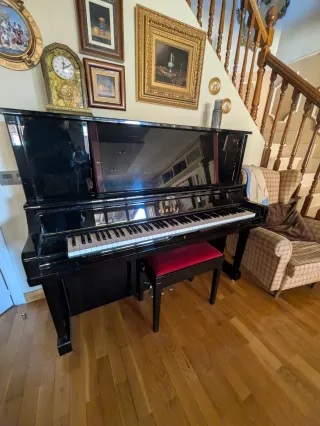Piano Vertical Yamaha Negro