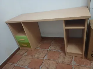 Cama con cajones , escritorio y armario superior