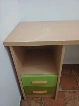 Cama con cajones , escritorio y armario superior