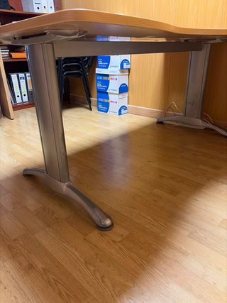 Mesa de escritorio angular madera y metal