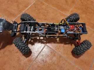 Coche RC Crawler 4x4 marca Mavericks
