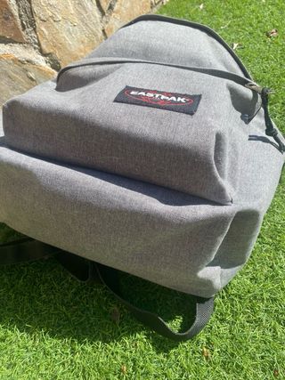 Mochila Eastpak Gris